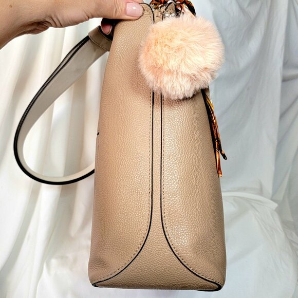 Kate Spade River Large Bucket Bag w/ Makeup bag – EUC / Retails $199 - Picture 5 of 12